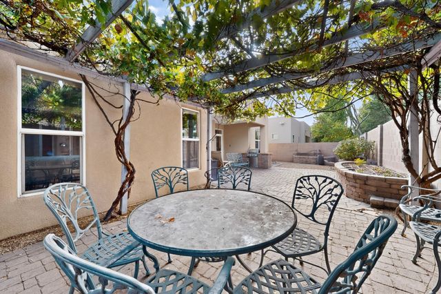 636 Rio Azul Lane NW, Albuquerque, NM 87104