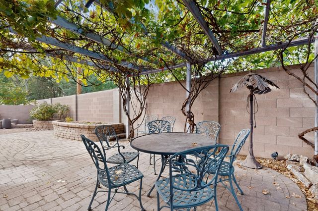 636 Rio Azul Lane NW, Albuquerque, NM 87104