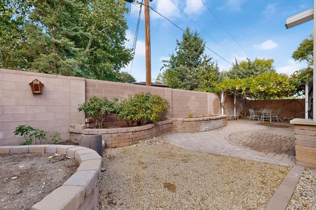 636 Rio Azul Lane NW, Albuquerque, NM 87104