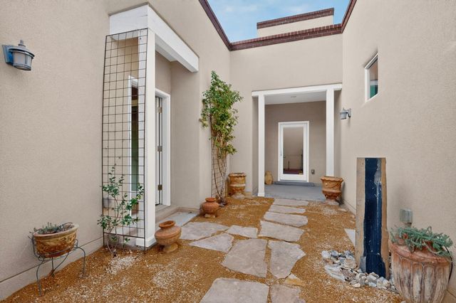 636 Rio Azul Lane NW, Albuquerque, NM 87104