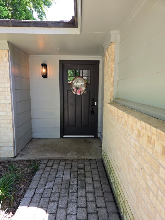 220 Bluebird Circle, Denton, TX 76209 — photo 2