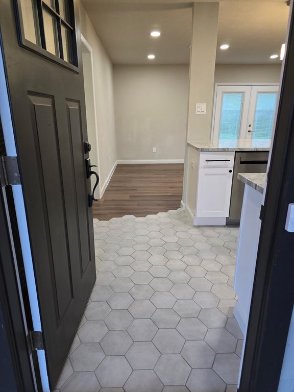 220 Bluebird Circle, Denton, TX 76209 — photo 3