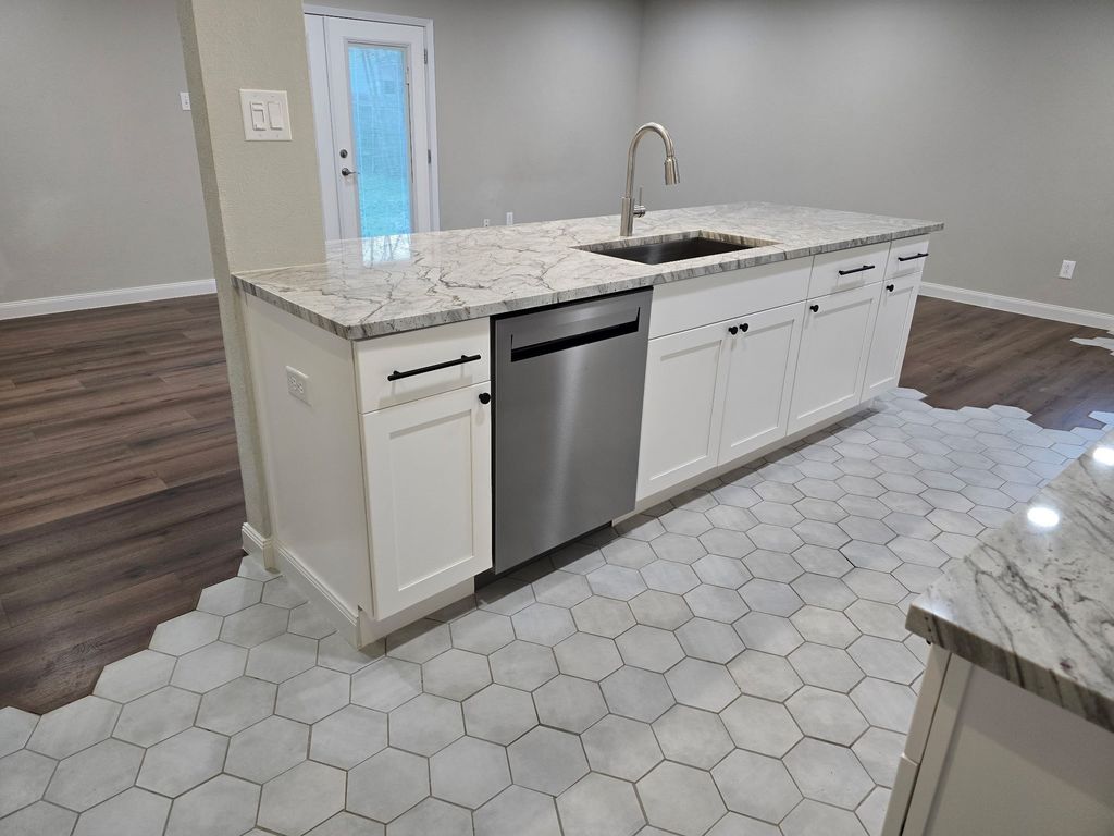 220 Bluebird Circle, Denton, TX 76209 — photo 4