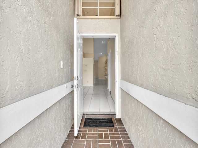 9165 Vineland Court Apt. C, Boca Raton, FL 33496