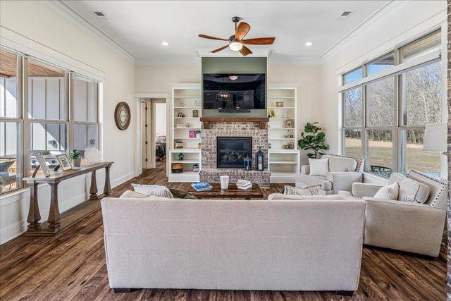 6035 FEATHERS CHAPEL DR, Somerville, TN 38068