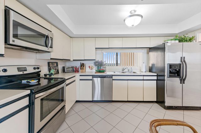 2480 PRESIDENTIAL Way 1603, West Palm Beach, FL 33401