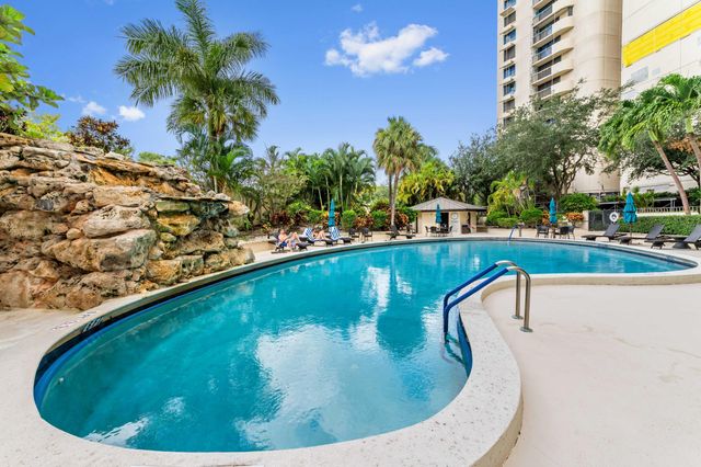 2480 PRESIDENTIAL Way 1603, West Palm Beach, FL 33401