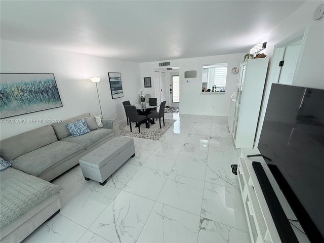 7370 NW 18th St 107, Margate, FL 33063