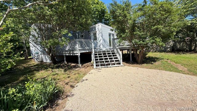 6900 Main Bayview Road, Southold, NY 11971