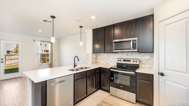 8519 Adler Fall Lane, Converse, TX 78109