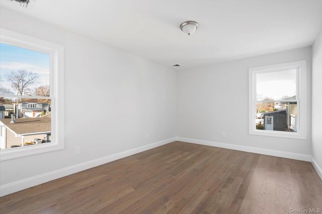 6 Gail Grace Court, Copiague, NY 11726