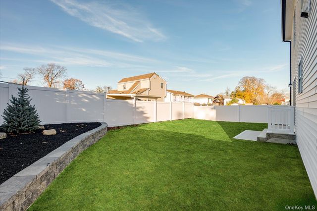 6 Gail Grace Court, Copiague, NY 11726