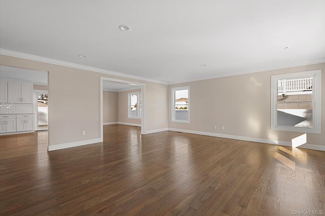 6 Gail Grace Court, Copiague, NY 11726