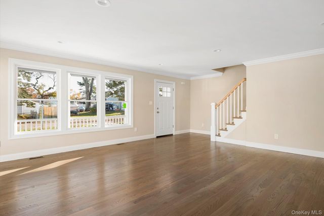 6 Gail Grace Court, Copiague, NY 11726