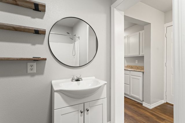 407 W Carnegie Street, Winnsboro, TX 75494