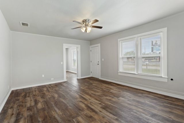 407 W Carnegie Street, Winnsboro, TX 75494