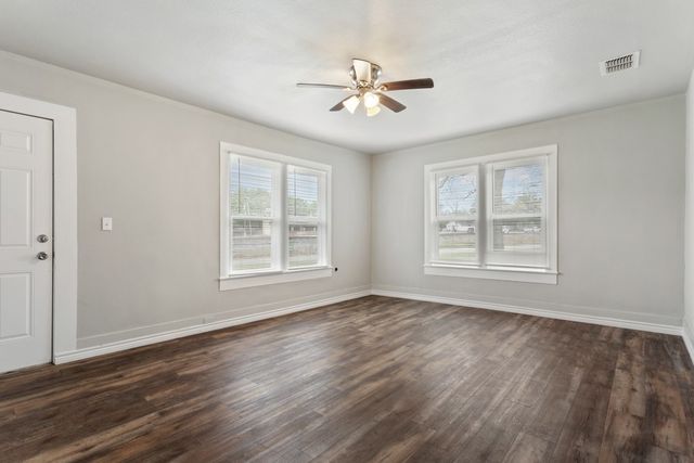 407 W Carnegie Street, Winnsboro, TX 75494