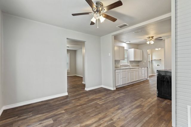 407 W Carnegie Street, Winnsboro, TX 75494