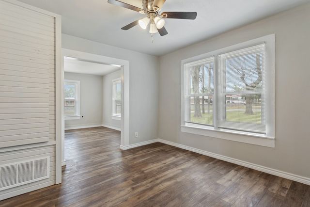 407 W Carnegie Street, Winnsboro, TX 75494