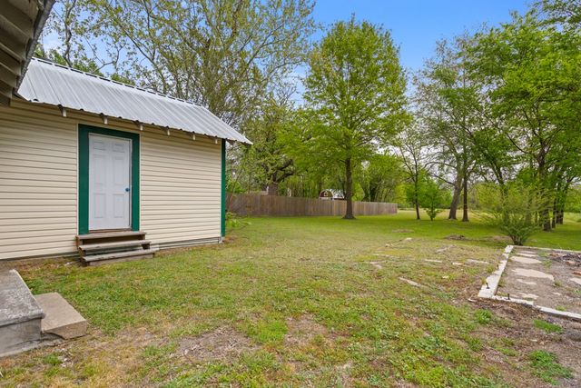 407 W Carnegie Street, Winnsboro, TX 75494