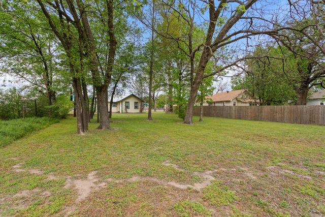 407 W Carnegie Street, Winnsboro, TX 75494