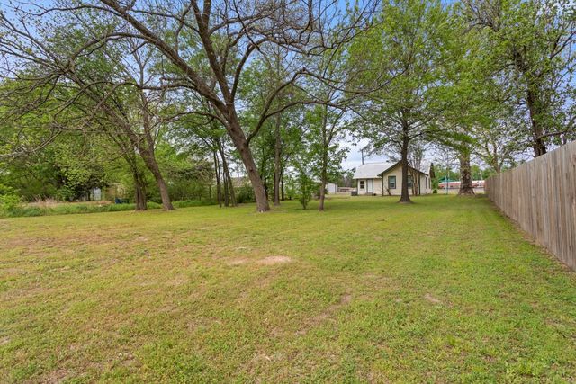 407 W Carnegie Street, Winnsboro, TX 75494