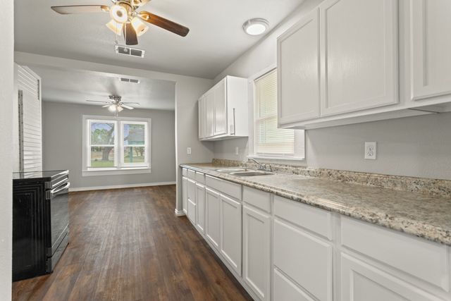 407 W Carnegie Street, Winnsboro, TX 75494