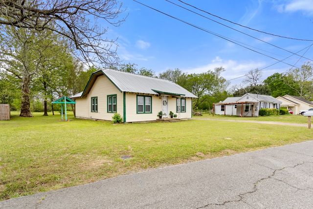 407 W Carnegie Street, Winnsboro, TX 75494