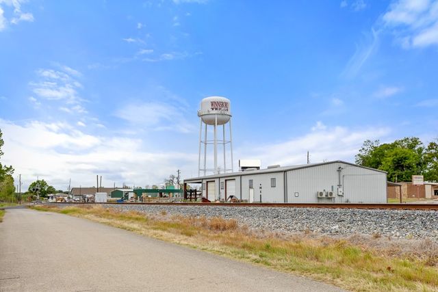 407 W Carnegie Street, Winnsboro, TX 75494