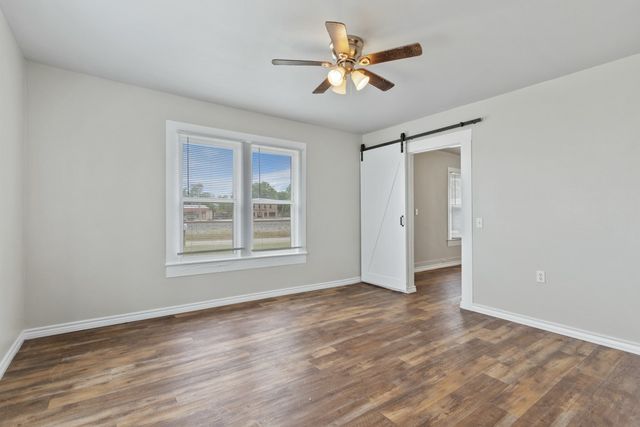 407 W Carnegie Street, Winnsboro, TX 75494