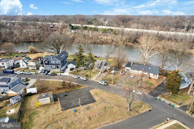311 NESHAMINY RD, Croydon, PA 19021
