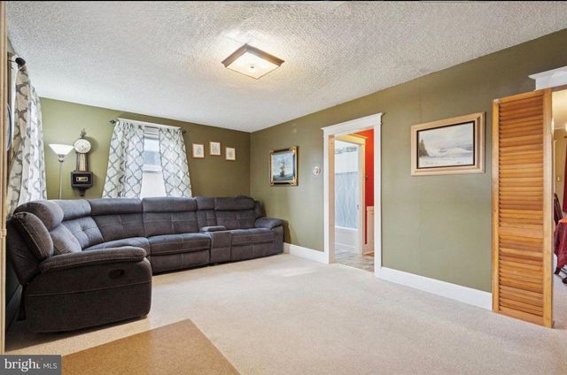 311 NESHAMINY RD, Croydon, PA 19021