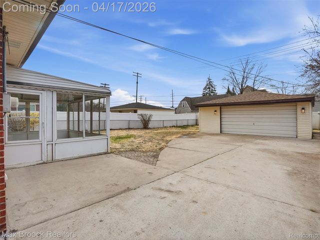 21324 Yale Street, St. Clair Shores, MI 48081