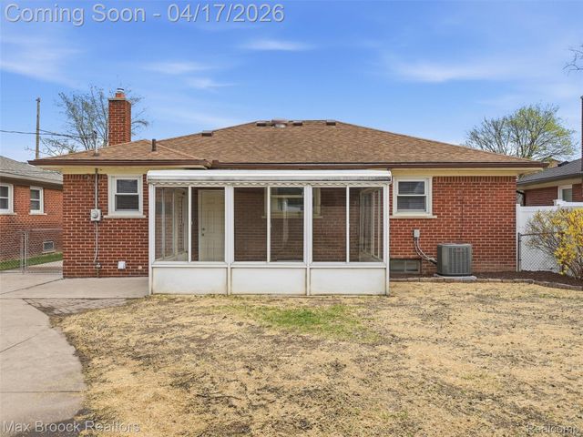 21324 Yale Street, St. Clair Shores, MI 48081