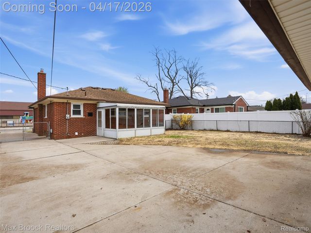 21324 Yale Street, St. Clair Shores, MI 48081