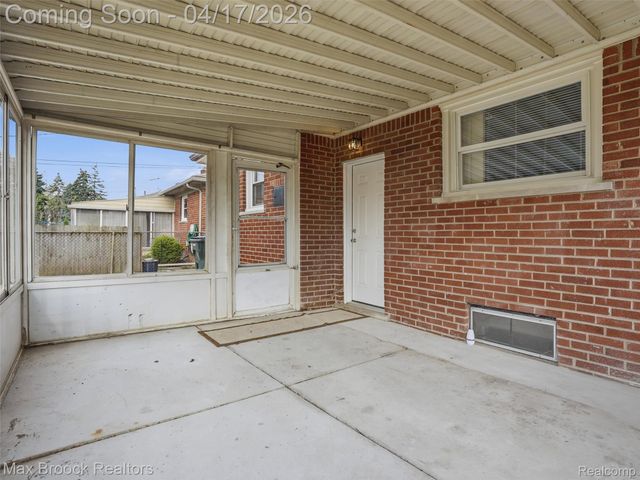 21324 Yale Street, St. Clair Shores, MI 48081