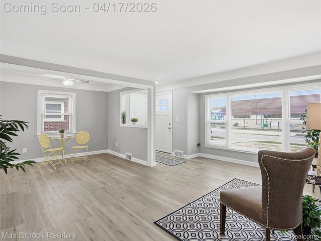 21324 Yale Street, St. Clair Shores, MI 48081