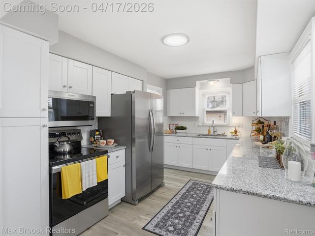 21324 Yale Street, St. Clair Shores, MI 48081