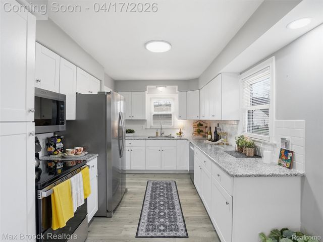 21324 Yale Street, St. Clair Shores, MI 48081