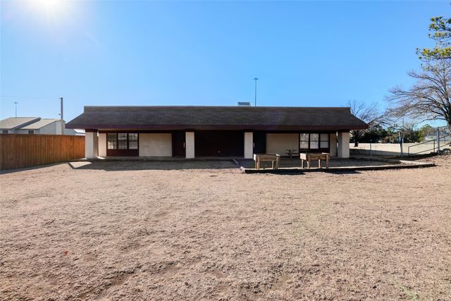 1912 Joe Ramsey Boulevard E, Greenville, TX 75401