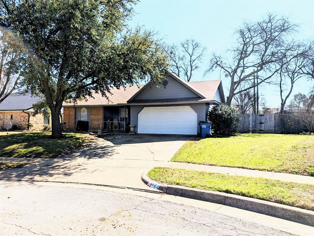 422 Thoreau Lane, Euless, TX 76039