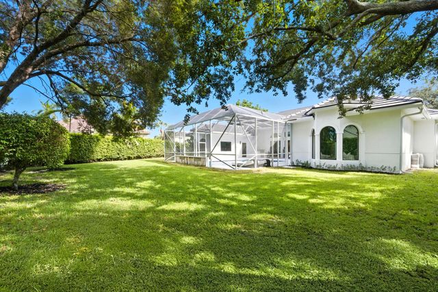 2557 Seminole Circle, West Palm Beach, FL 33409