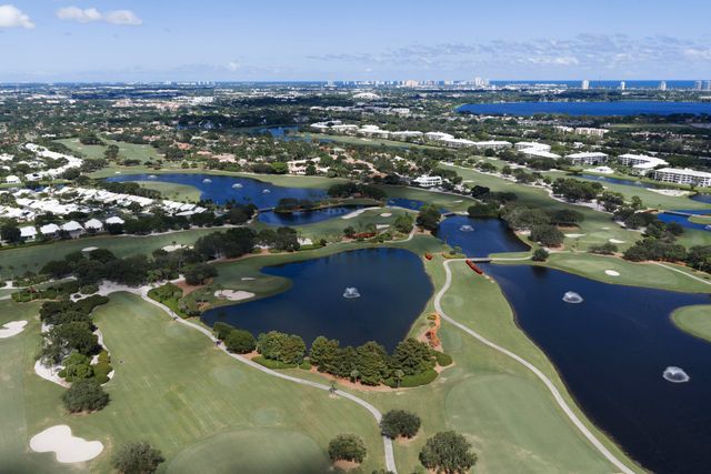 2557 Seminole Circle, West Palm Beach, FL 33409