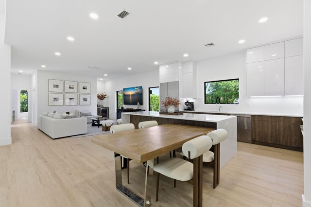 2557 Seminole Circle, West Palm Beach, FL 33409