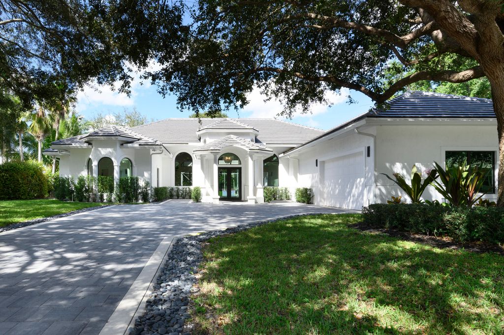 2557 Seminole Circle, West Palm Beach, FL 33409