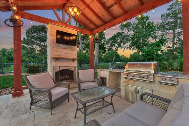 37 Doe Run Drive, The Woodlands, TX 77380