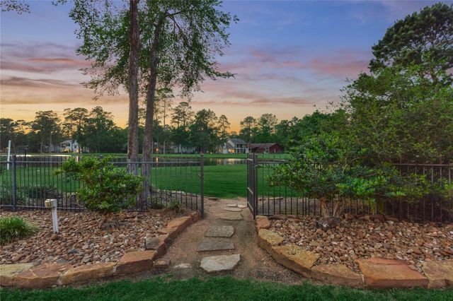 37 Doe Run Drive, The Woodlands, TX 77380