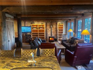 210 Gold Hill Road, Enumclaw, WA 98022