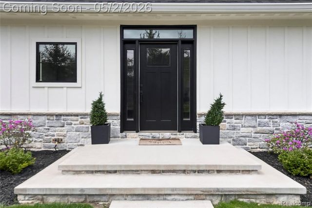 8439 Holcomb Road, Clarkston, MI 48348