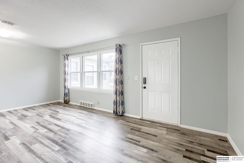 6157 & 6159 Hillsdale Avenue, Omaha, NE 68117